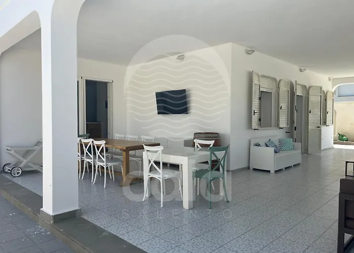 בית נופש Waterfront By Cala Salento *